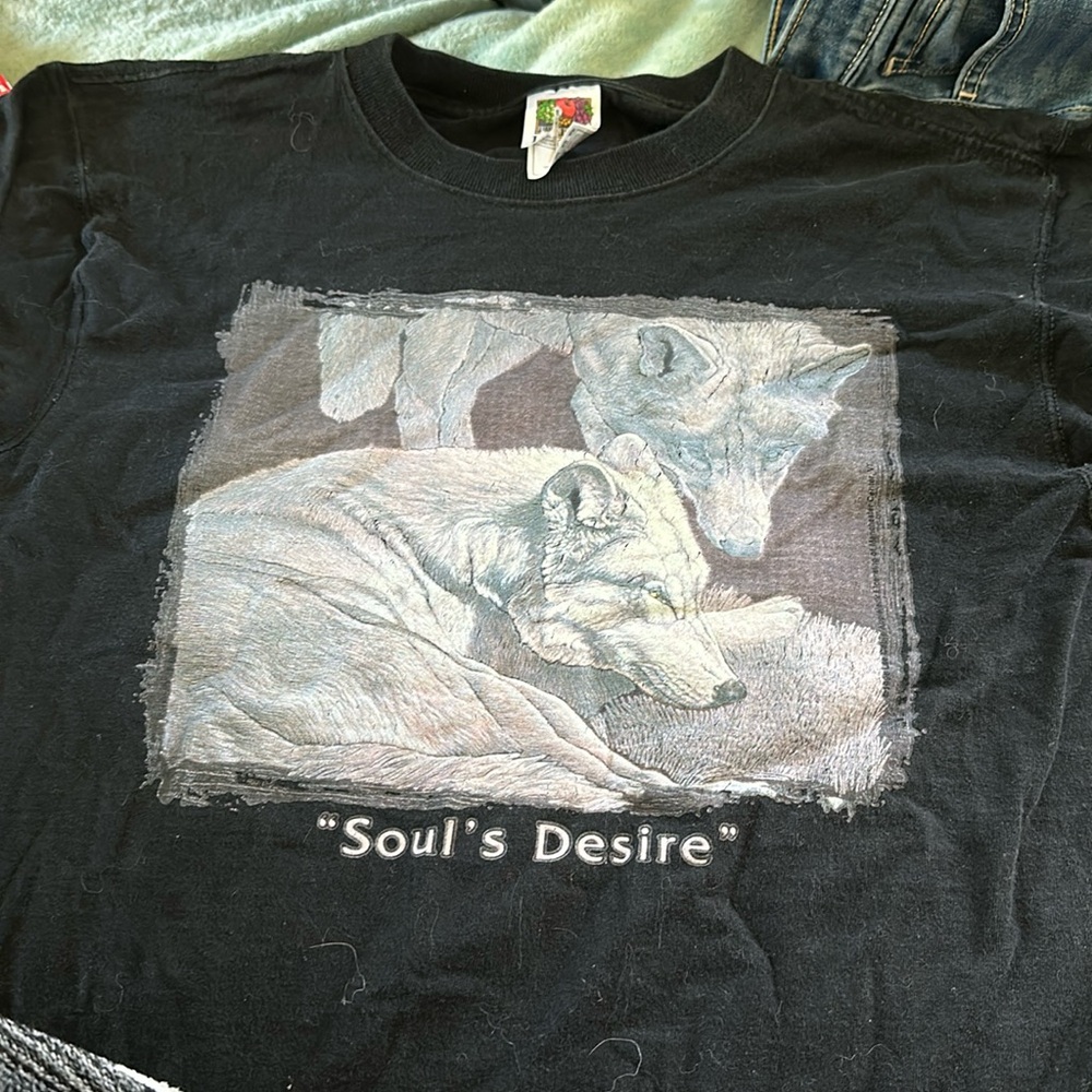 “Souls desire” tshirt wolves lofteez brand medium